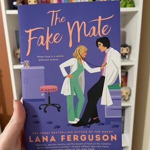 *BRAND NEW* Spicy Romance Book: The Fake Mate by Lana Ferguson